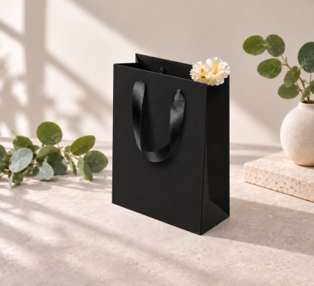 Pungi ARGINTII premium - Pungi carton NEGRU premium , cu maner din PANGLICA textila