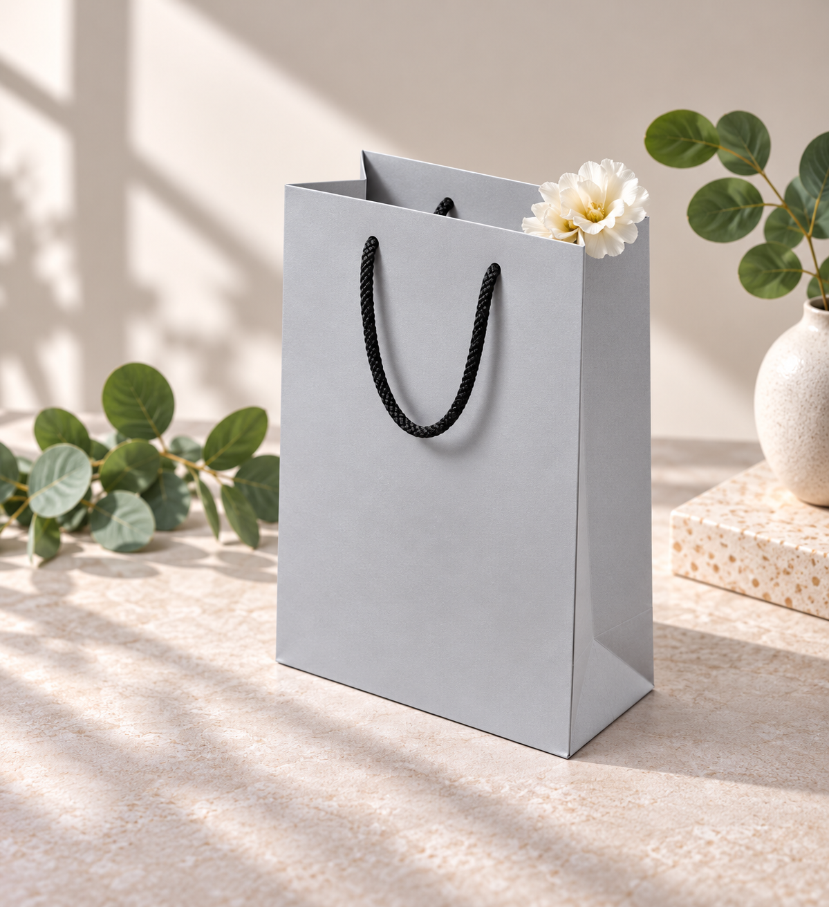 Punga carton ARGINTIU MAT 16x7x24 cm, PREMIUM, cu maner din material textil 1 BUC