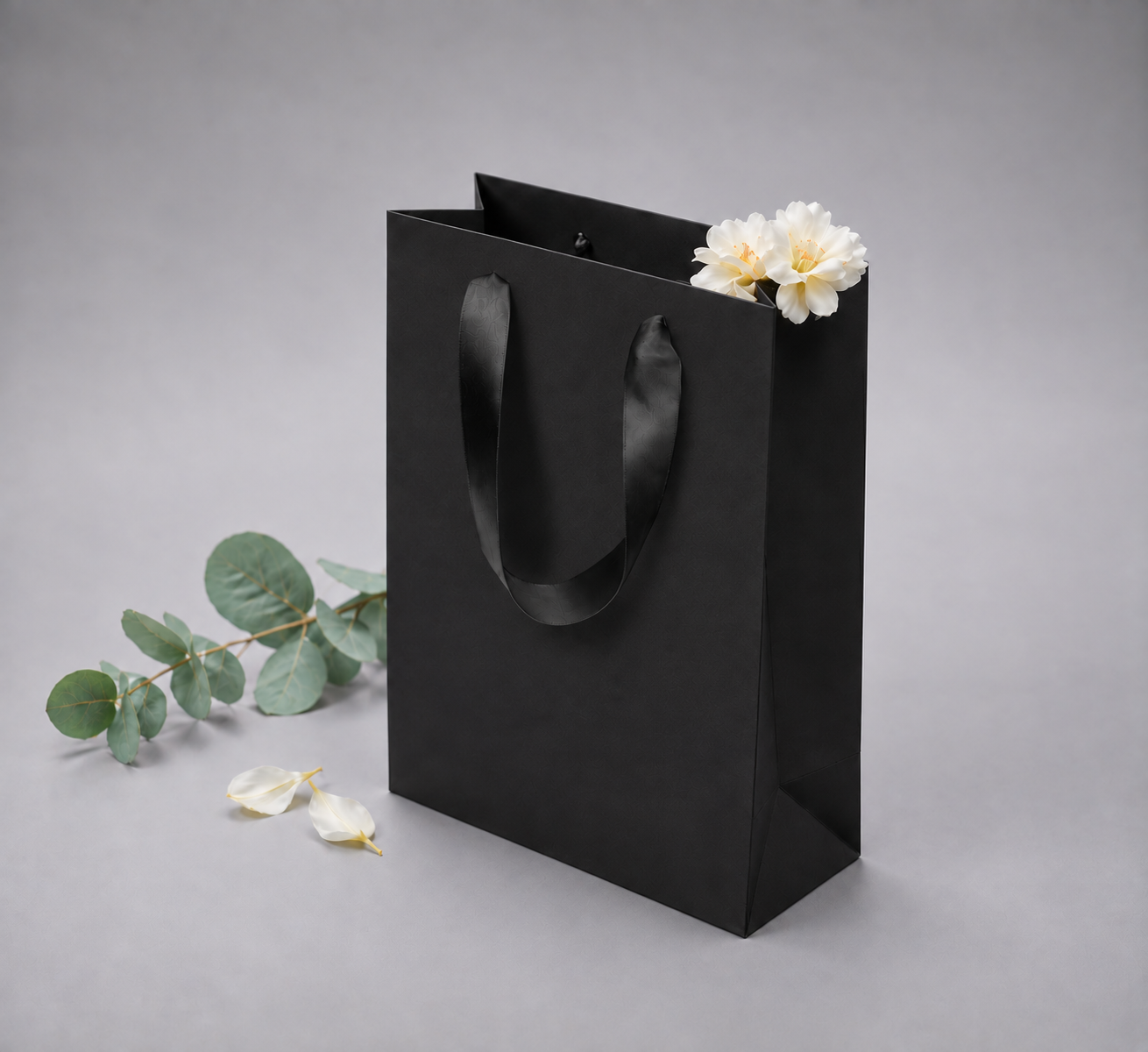 Punga carton NEGRU 14x7x17 cm netiparita, calitate PREMIUM, cu maner din panglica textila