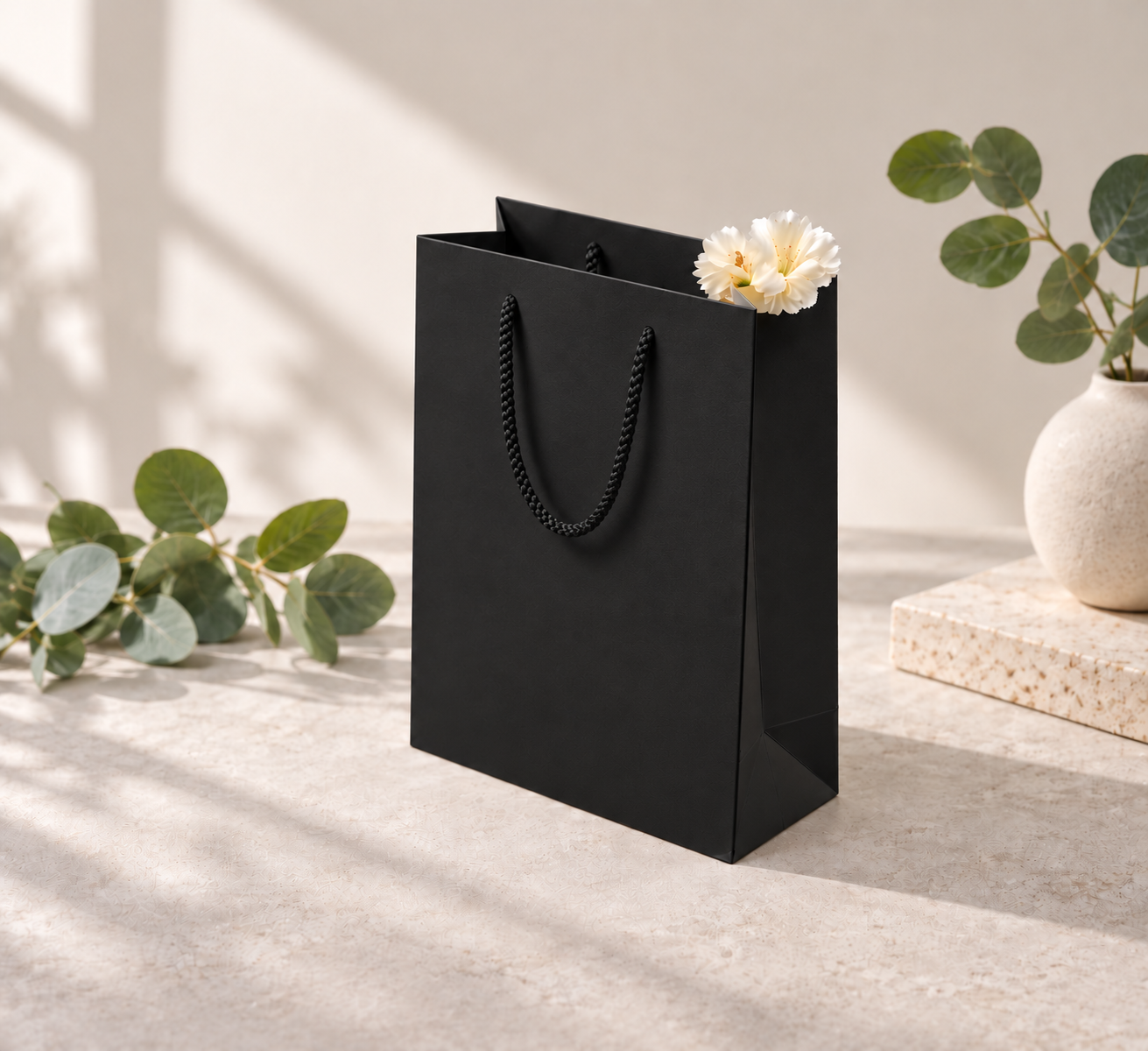 Punga carton NEGRU 16x7x24 cm netiparita, calitate PREMIUM, cu snur textil 1 BUC