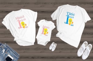 Tricou personalizat Aniversare / Botez / Mot - De ce sa optam pentru un Set 5 tricouri personalizate mot Tweety? Pentru ca este o idee deosebita de cadou  pentru cei mai dragi oameni din viata ta.