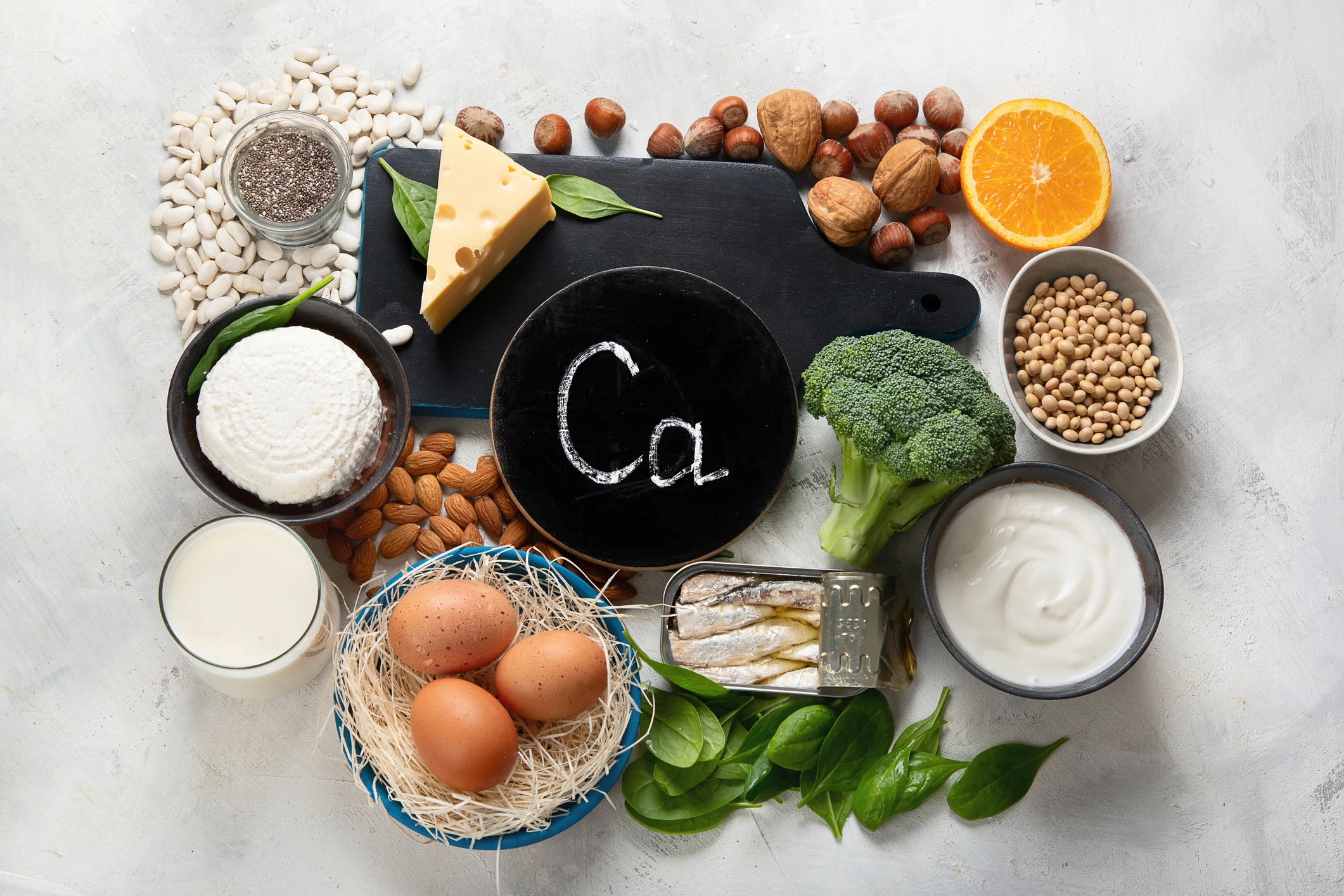 Calciul: necesar zilnic, surse alimentare și roluri în organism