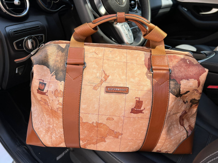 Noutati - Geanta Luxury Brand