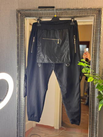LICHIDĂRI DE STOC - OUTLET - Pantaloni cargo negri cu buzunare și fermoare