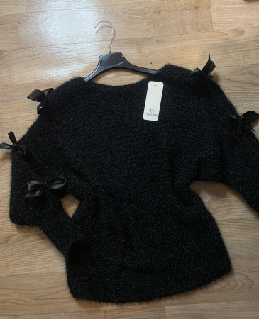 Bluze si tricouri - Pulover cu fundite - Negru