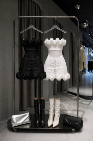 Rochie scurtă elegantă cu volane ELLIE - Negru [3]