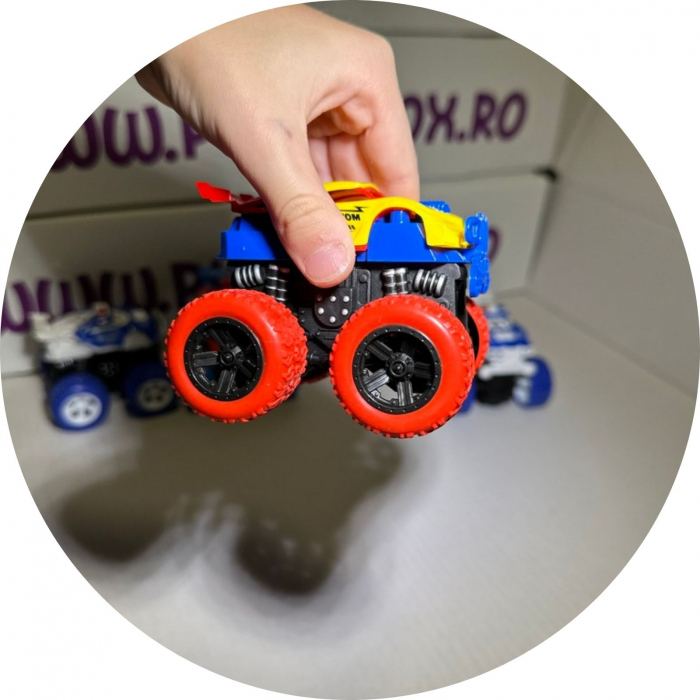 Mașinuță de jucărie cu inerție și tracțiune 4x4 [3]
