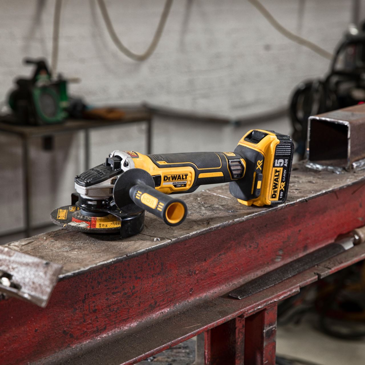 Polizor unghiular DeWalt, DCG405P2, 125 mm, 2 acumulatori XR Li-Ion 18 V 5.0 Ah [5]