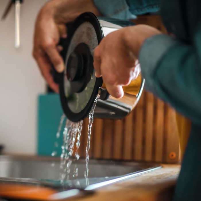 Cratita cu capac pentru sosuri Fiskars Functional Form, 1.5 L [11]