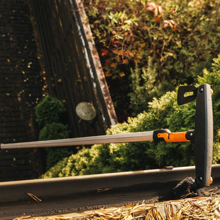 Curatator de jgheaburi Fiskars QuikFit, 340 mm, 340 g [2]