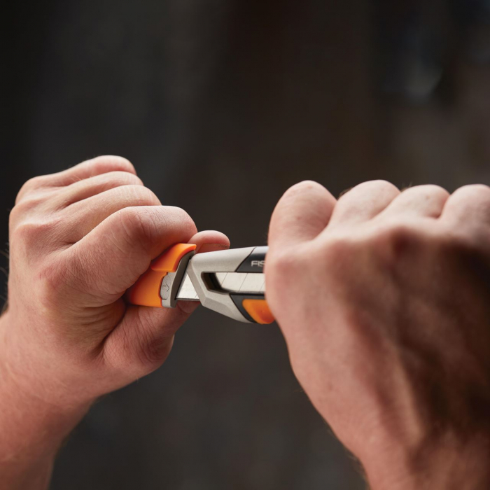 Cutit cu lama sgmentata de 18 mm Fiskars CabonMax Snap-Off, 1027227 [11]
