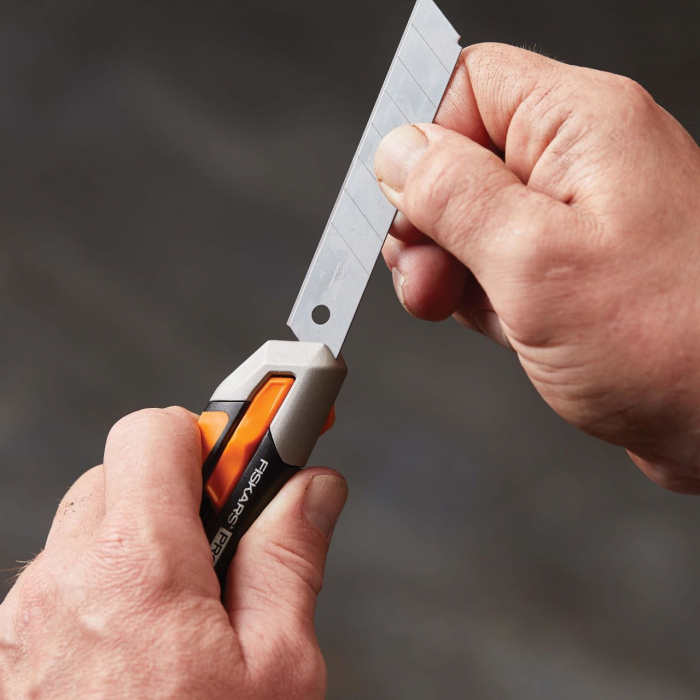 Cutit cu lama sgmentata de 18 mm Fiskars CabonMax Snap-Off, 1027227 [9]