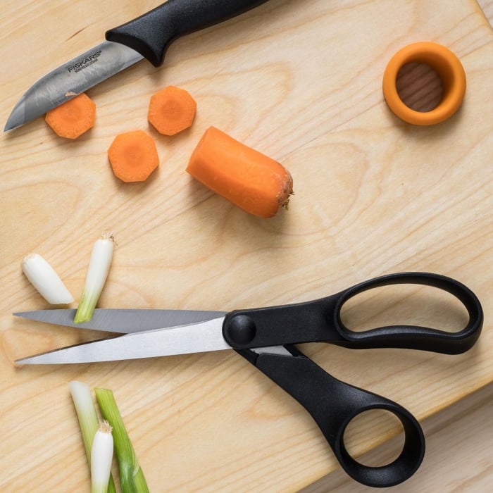 Cutit pentru curatat Fiskars Essential, 7 cm, otel inoxidabil [3]