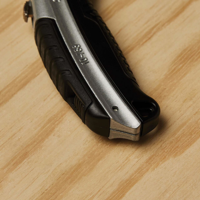 Cutter Stanley cu lama retractabila,180 mm, 3 lame incluse [12]