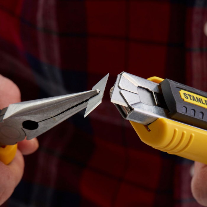 Cutter Stanley FatMax, 18 mm, 6 lame incluse [7]