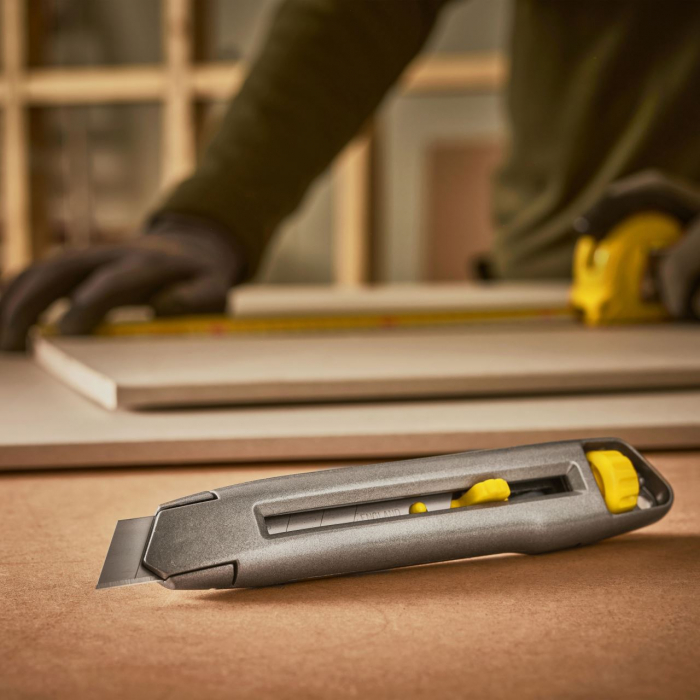Cutter Stanley Interlock, lama fractionabila, latime 18 mm [3]