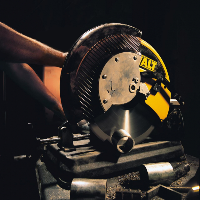 Debitator stationar cu disc placat cu carbura de wolfram DeWalt, DW872, 355 mm, 2200W [4]