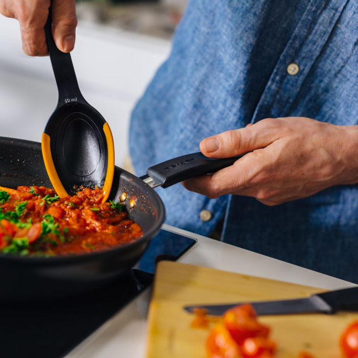 Lingura cu margine din silicion Fiskars Functional Form [4]