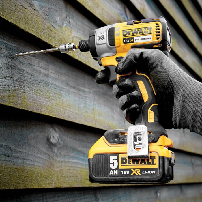 Masina de insurubat cu impact DeWalt de 1/4 ", DCF887P2-QW , 2 x  acumulator XR Li-Ion 5.0 Ah 18 V, geanta pentru transport [3]