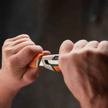 Cutit cu lama sgmentata de 18 mm Fiskars CabonMax Snap-Off, 1027227 [10]