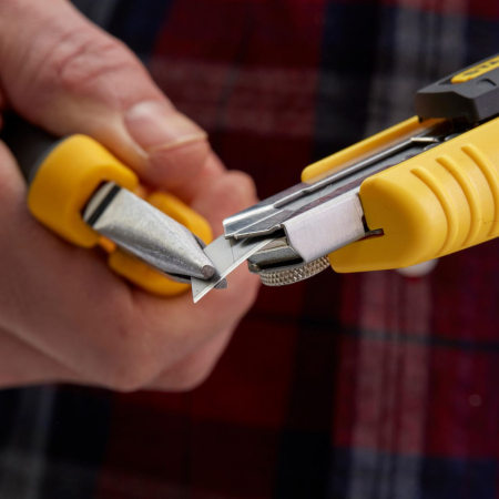 Cutter Stanley FatMax, 18 mm, 6 lame incluse [7]
