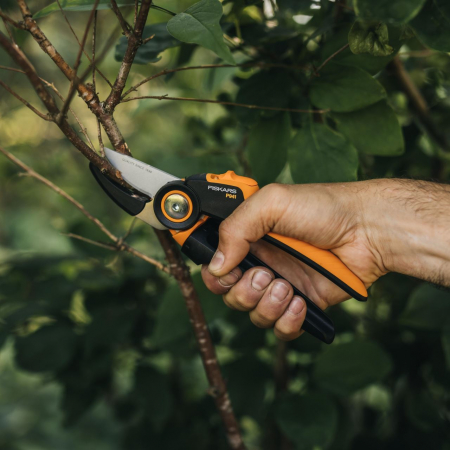 Foarfeca de gradina nicovala Fiskars PoweGear X (P941) [1]