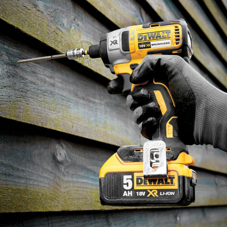 Masina de insurubat cu impact DeWalt de 1/4 ", DCF887P2-QW , 2 x  acumulator XR Li-Ion 5.0 Ah 18 V, geanta pentru transport [2]