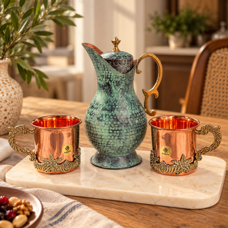 ARANA Design Prémium Szett – Bull Jug Smarald Rézkancsó 2,5 L + 2 ARANA Design Rézbögre 650 ml [1]