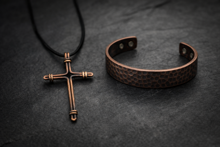 Bijuterii din cupru - Set bijuterii Antique Hammered din cupru – Brățară și colier cruciuliță