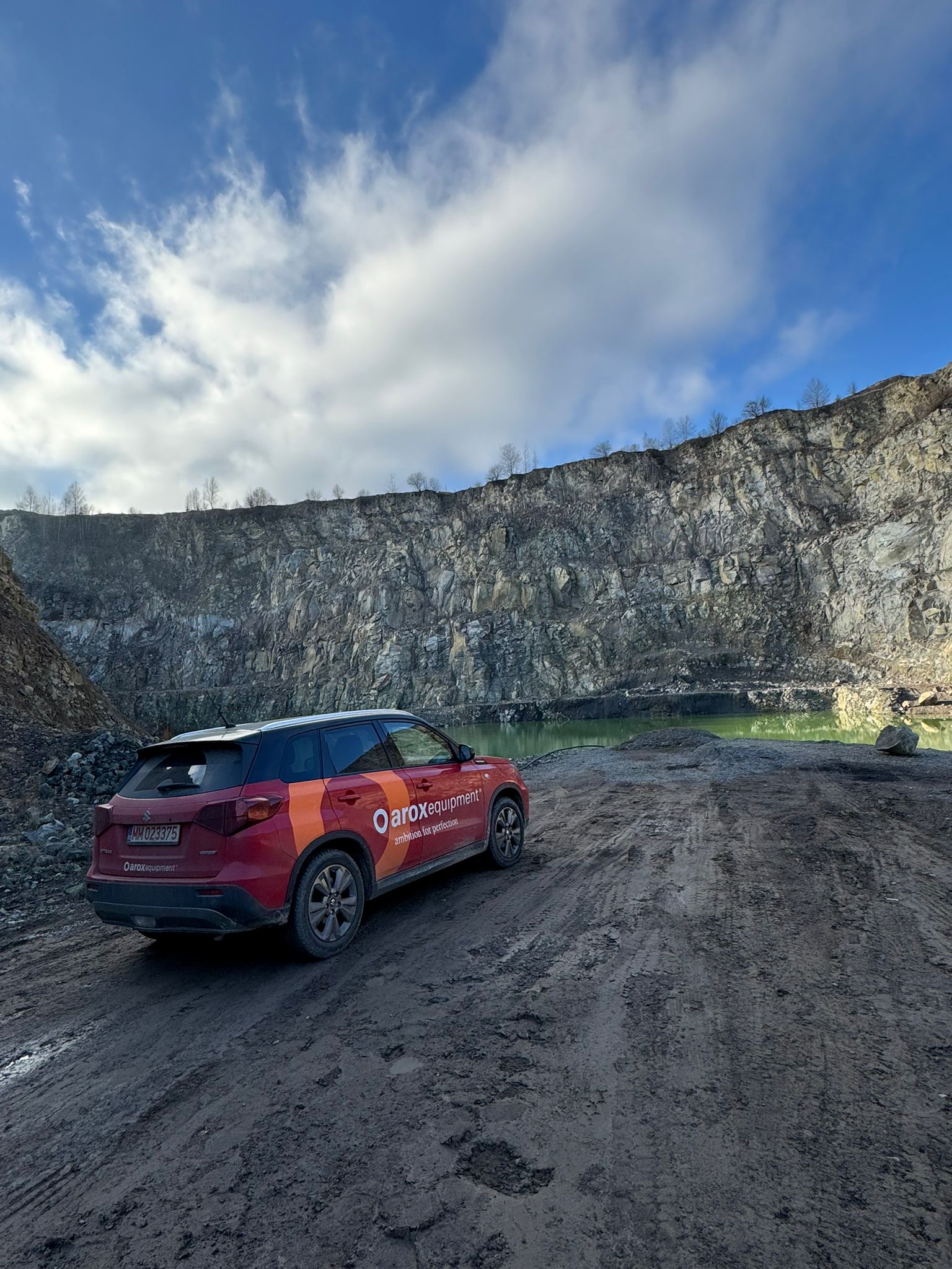 Mai mult decât vânzare, consiliere tehnică și implicare directă în teren