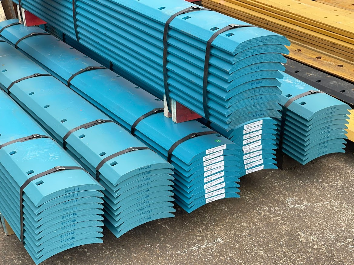 Lamele de uzură pentru utilaje grele – calitate și disponibilitate atunci când utilajul trebuie să lucreze