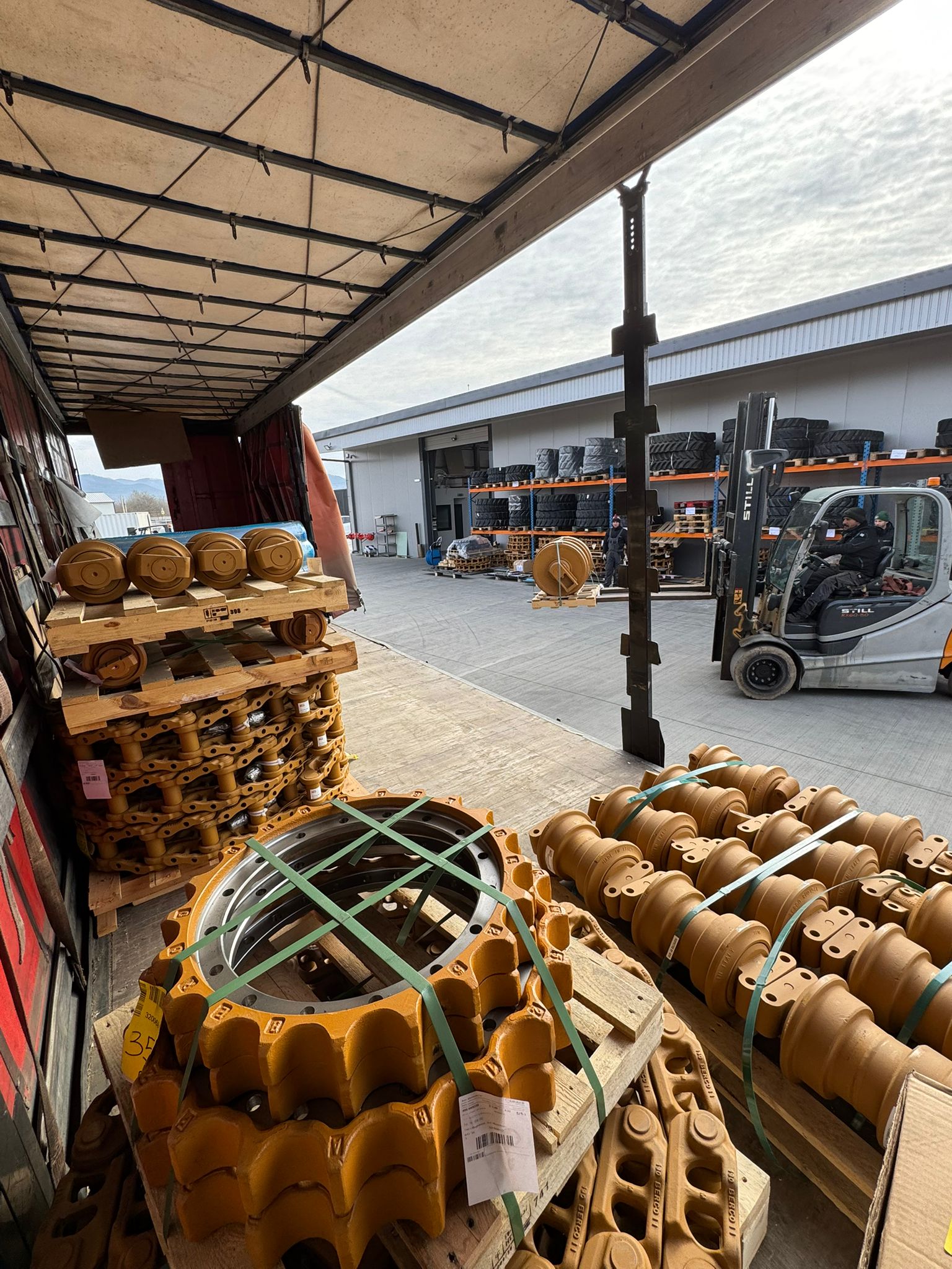 Cât de importante sunt livrările săptămânale de piese pentru căi de rulare Berco?