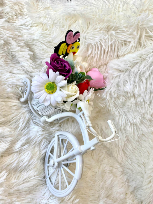Aranjament bicicleta flori de sapun
