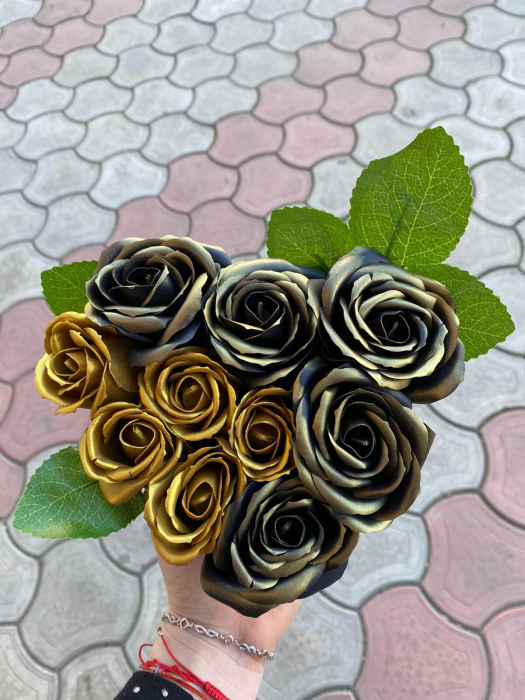 Aranjament cutie inima cu flori din sapun 20 cm [11]