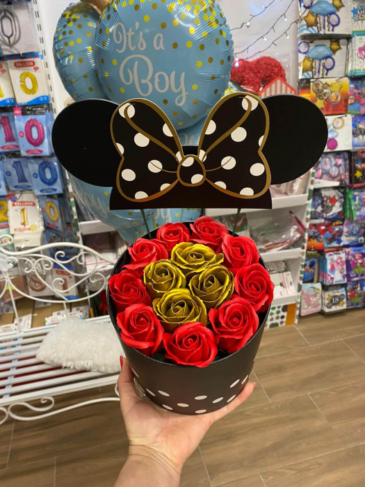 Aranjament Minnie/Mickey din trandafiri din sapun [5]