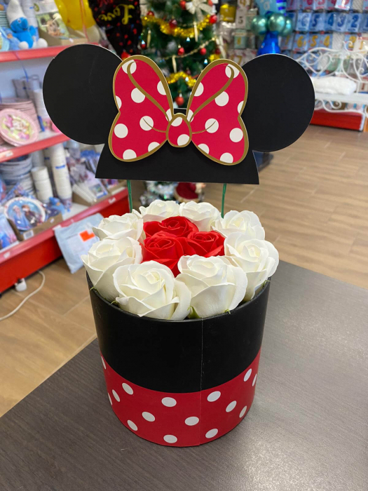 Aranjament Minnie/Mickey din trandafiri din sapun [2]