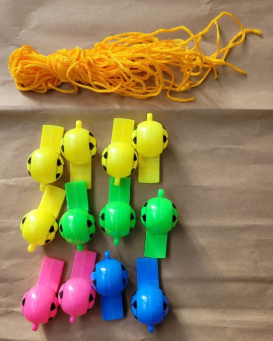 Set 12 fluiere colorate minge fotbal 5 cm [2]