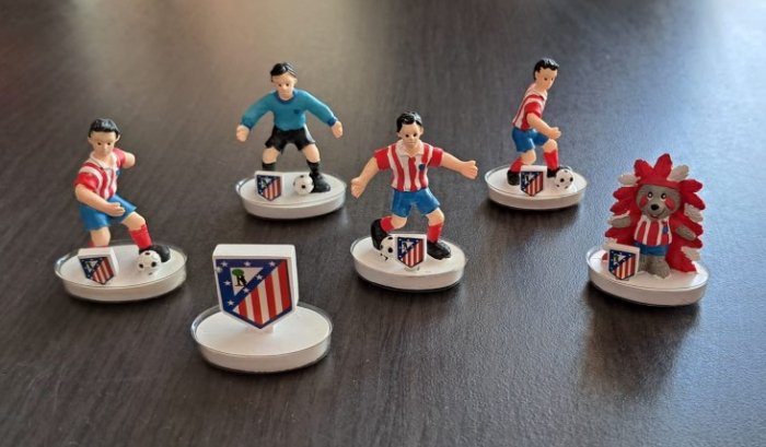 Set 6 jucatori fotbal cu mascota si stema din rasina 5 cm [8]