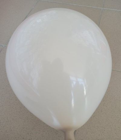 Set 50 baloane latex retro alb nisip 25 cm [2]