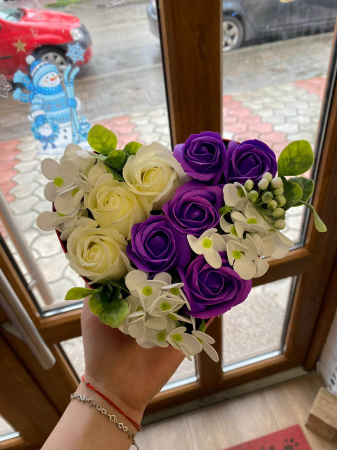 Aranjament cutie inima cu flori din sapun 20 cm [16]