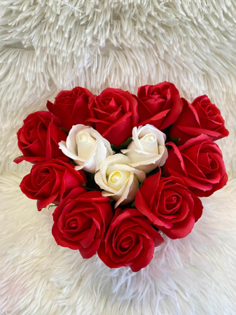 Aranjament cutie inima cu flori din sapun 20 cm [5]
