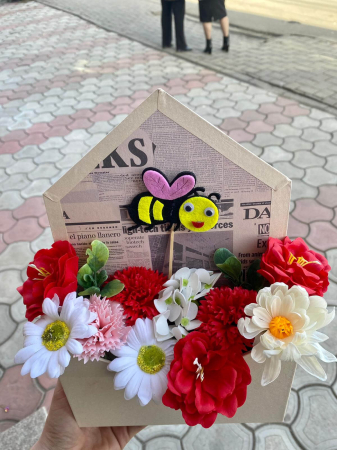 Aranjament plic cu trandafiri de sapun 20 cm [9]