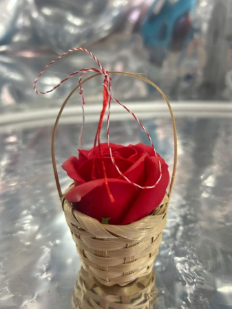 Martisor cosulet cu floare