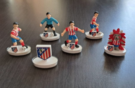Set 6 jucatori fotbal cu mascota si stema din rasina 5 cm [6]