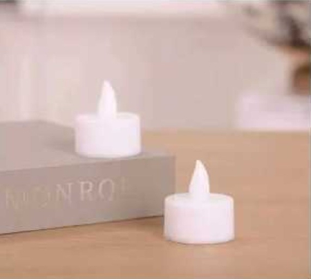 Set 4 lumanari plastic albe cu lumini galbene 3.5 x 4 cm [1]