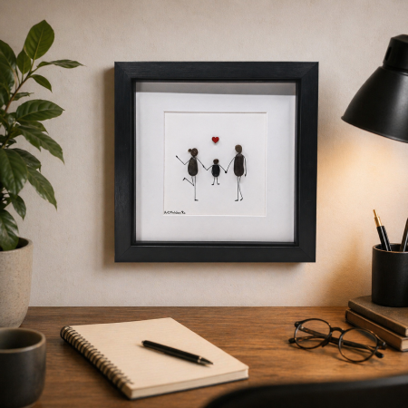 Tablou Handmade Our Family 3 - Colecția Pebble Art | Familia de Trei - Perfecțiunea în Trio | ArtMyWay