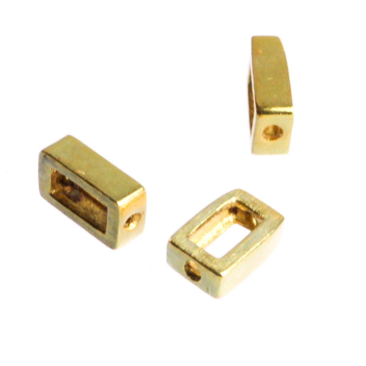 Distantier dreptunghiular, argint 925 placat cu aur, lungime 11 mm, latime 4 mm, inaltime 2 mm [3]