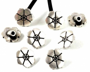 Accesorii metale comune - Capat snur zamak forma floare 21 mm
