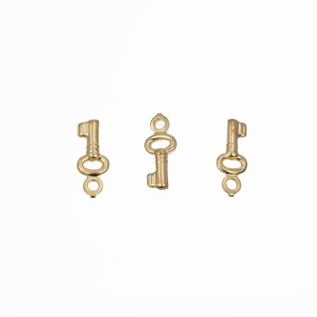 Charm cheita, argint 925 placat cu aur, lungime 11 mm, grosime 2 mm [1]