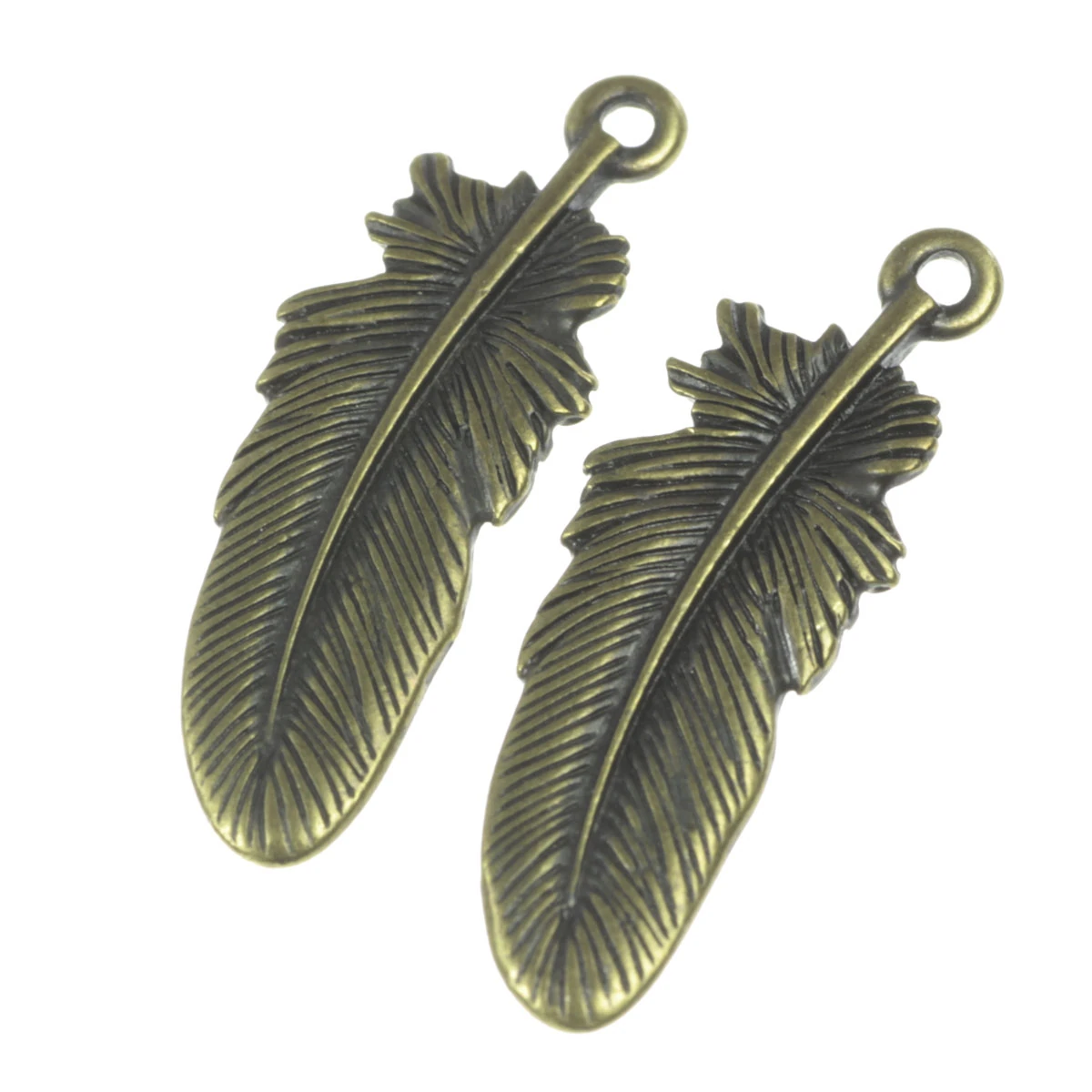 Charm-uri - Charm pana, aliaj placat cu alama antichizata, 29x9 mm, gros. 2 mm